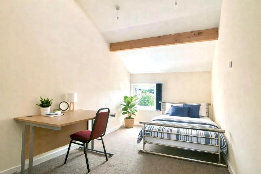 5 bedroom flat for rent