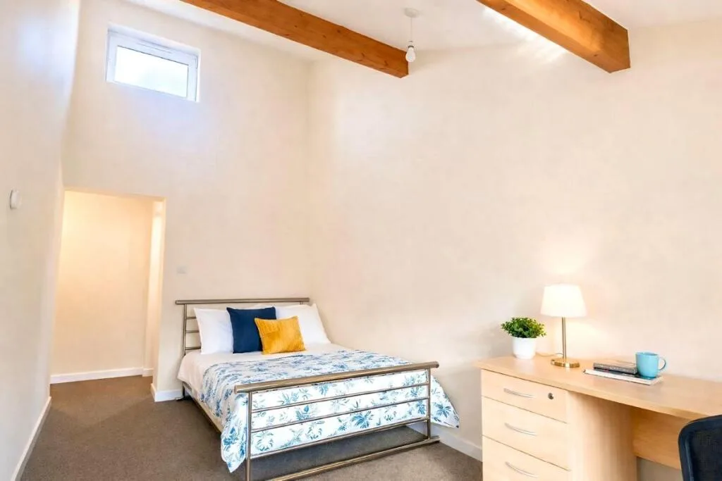 5 bedroom flat for rent