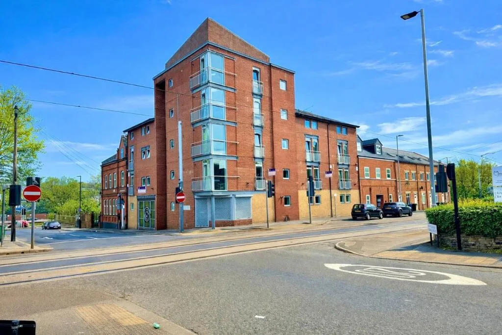 5 bedroom flat for rent