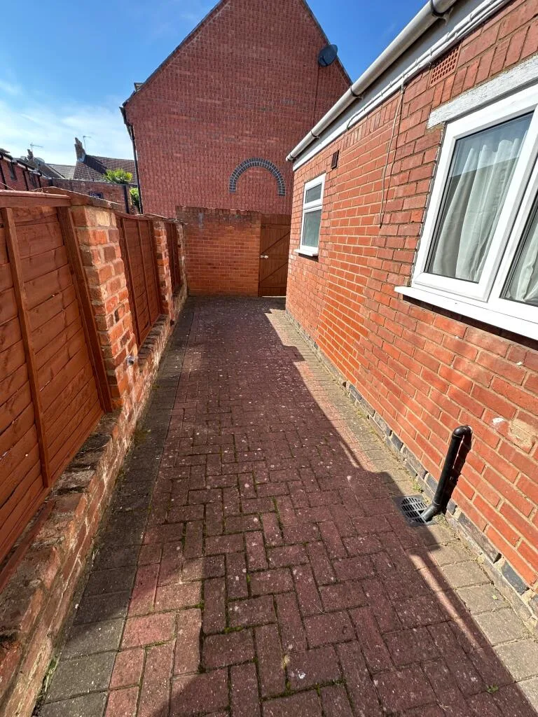 3 bedroom flat for rent
