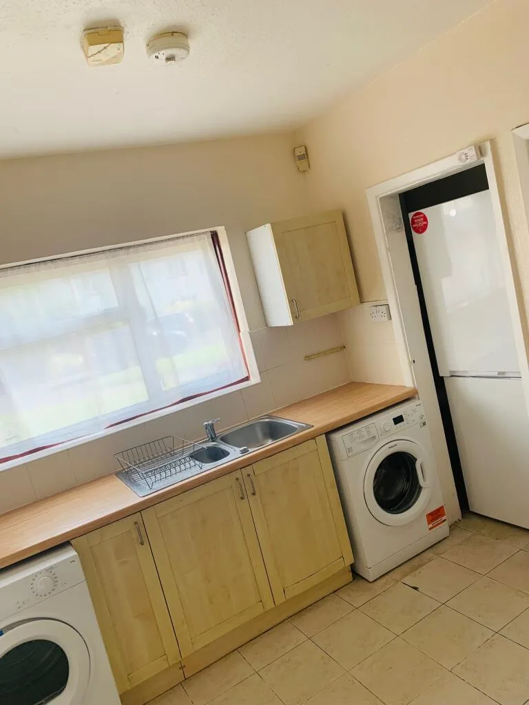 5 bedroom semi-detached house for rent