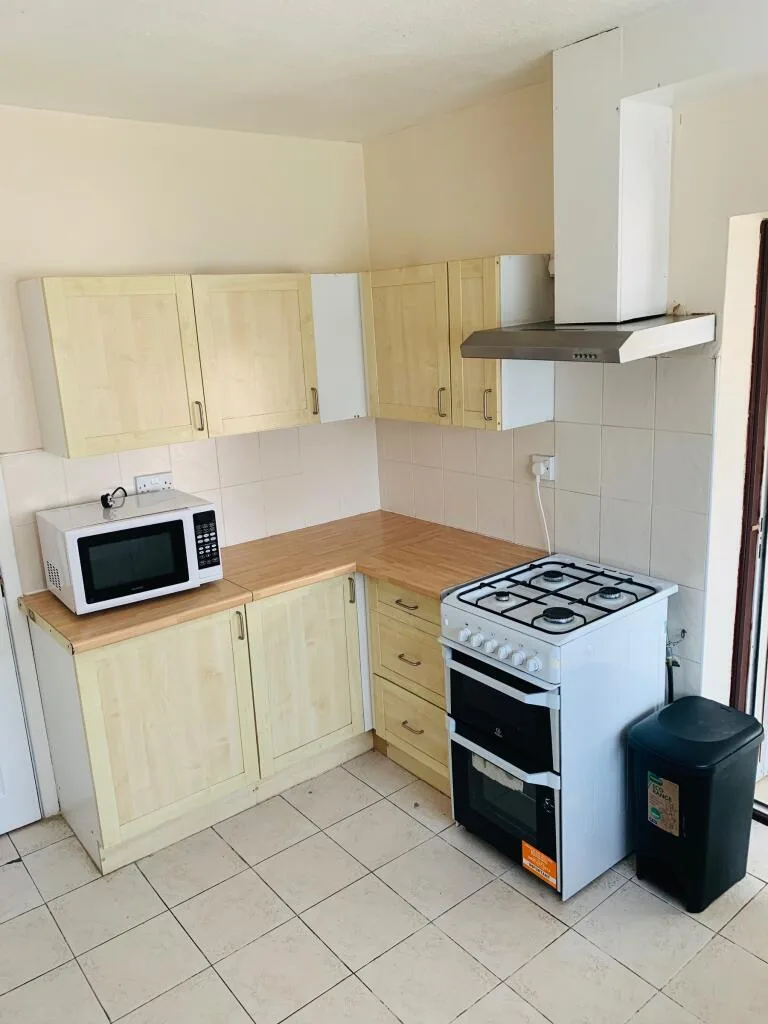 5 bedroom semi-detached house for rent