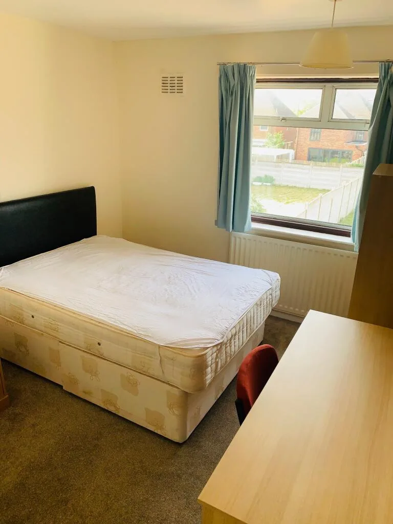5 bedroom semi-detached house for rent