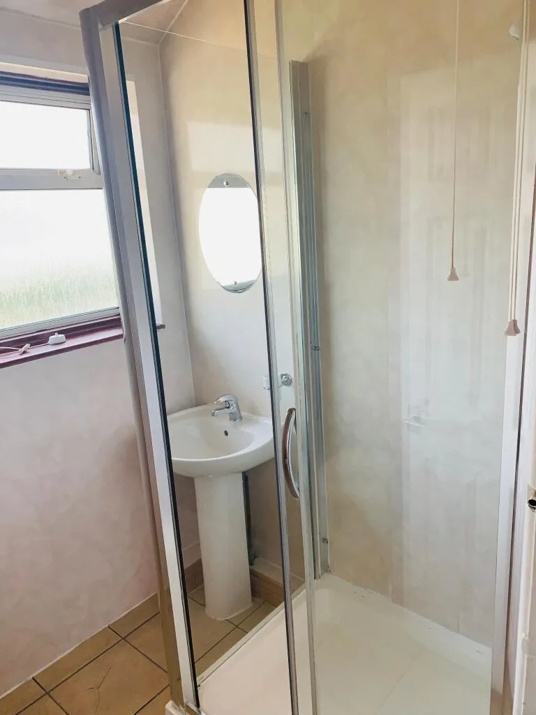 5 bedroom semi-detached house for rent