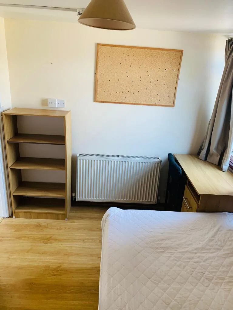 5 bedroom semi-detached house for rent
