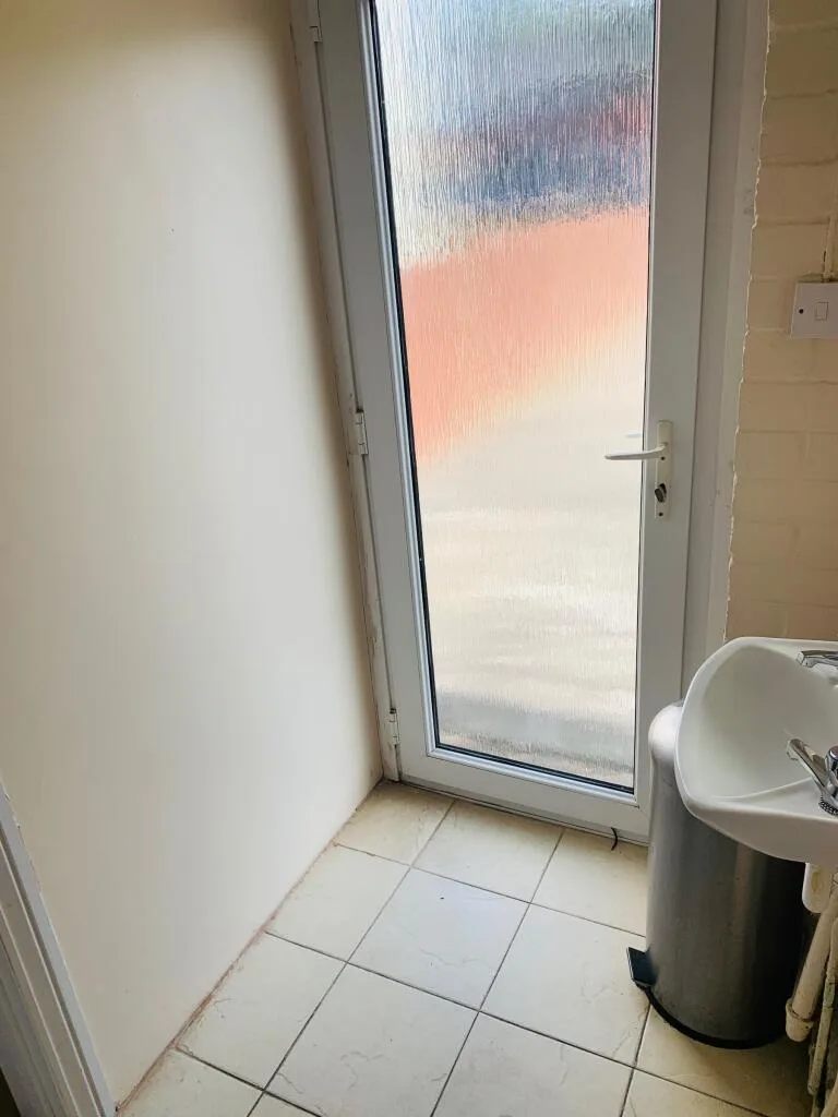 5 bedroom semi-detached house for rent