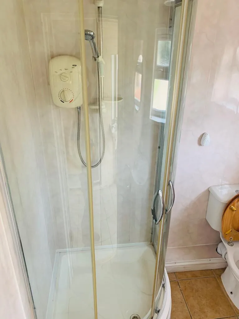 5 bedroom semi-detached house for rent