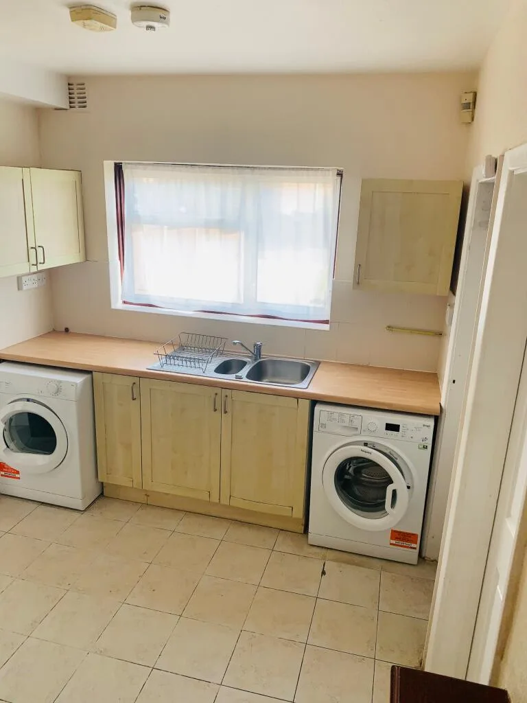 5 bedroom semi-detached house for rent