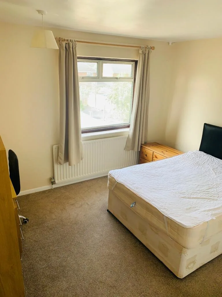 5 bedroom semi-detached house for rent