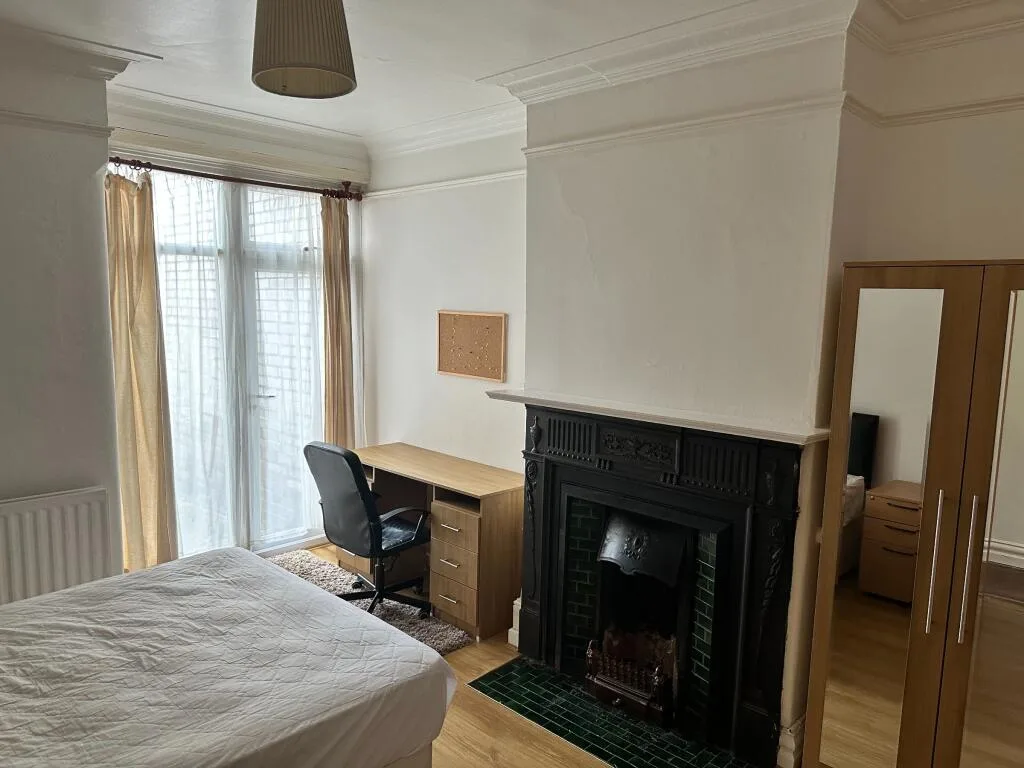 5 bedroom terraced house for rent