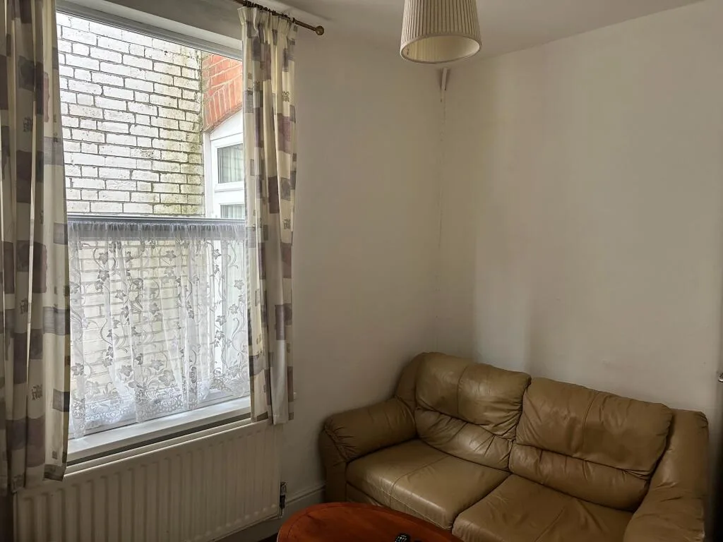 5 bedroom terraced house for rent