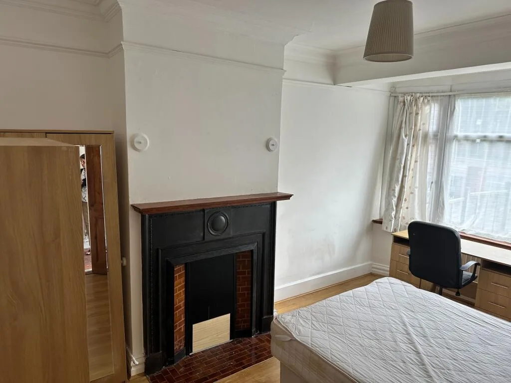 5 bedroom terraced house for rent