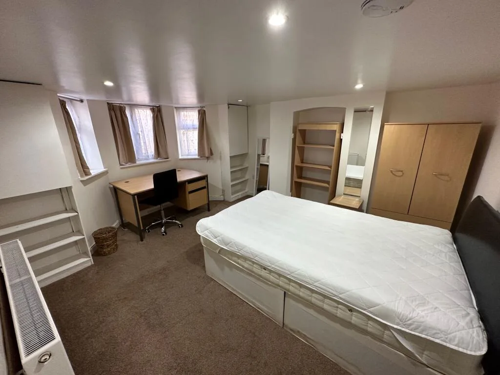 6 bedroom terraced house for rent