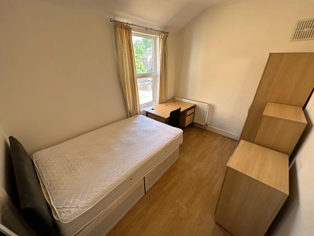 6 bedroom terraced house for rent