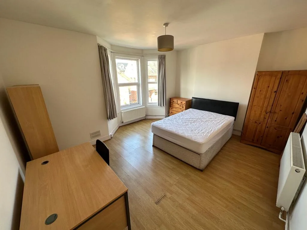 6 bedroom terraced house for rent