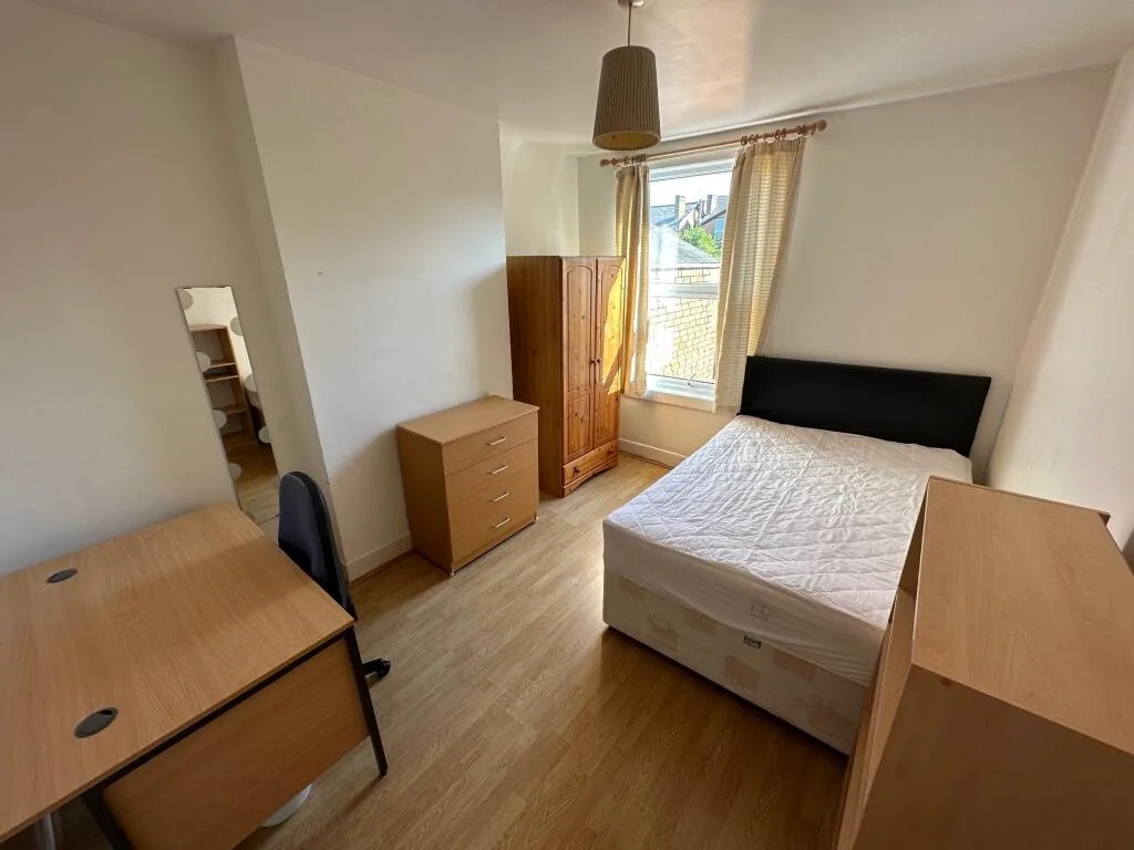 6 bedroom terraced house for rent