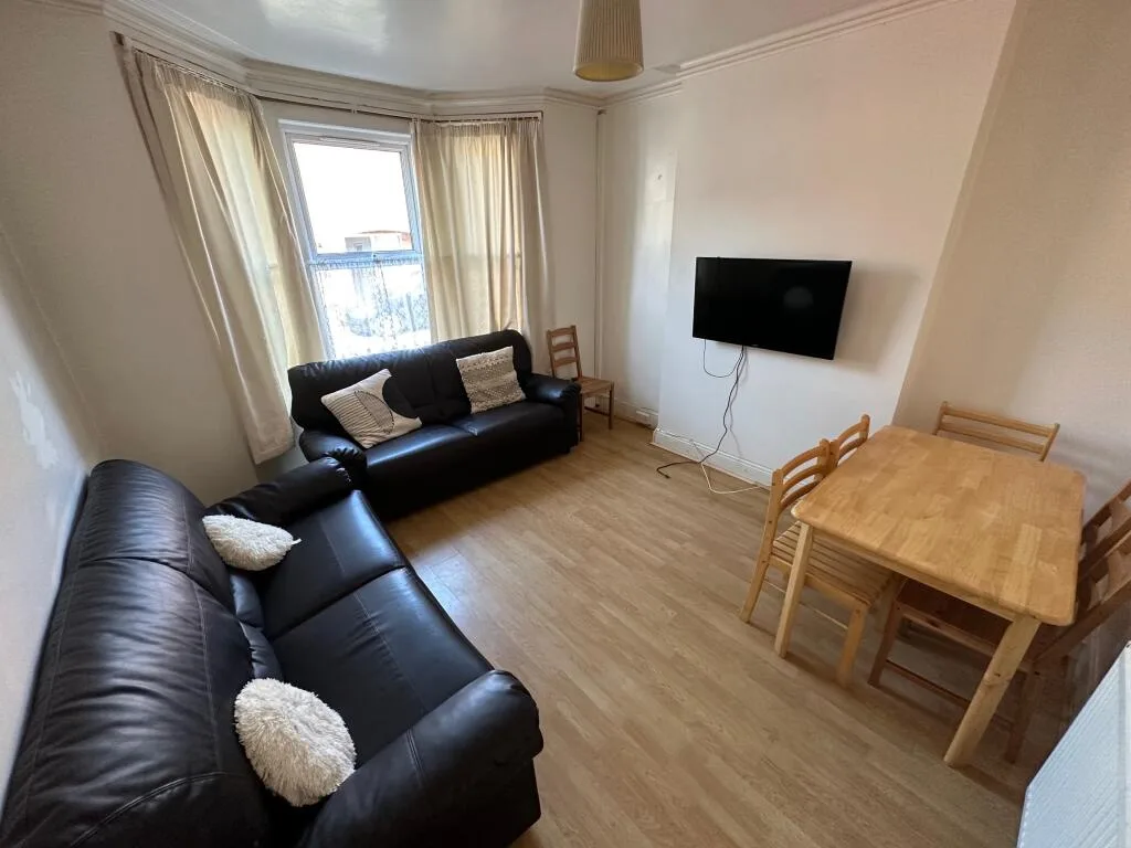 6 bedroom terraced house for rent