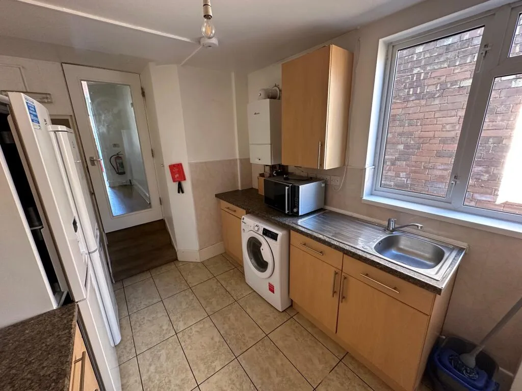 6 bedroom terraced house for rent