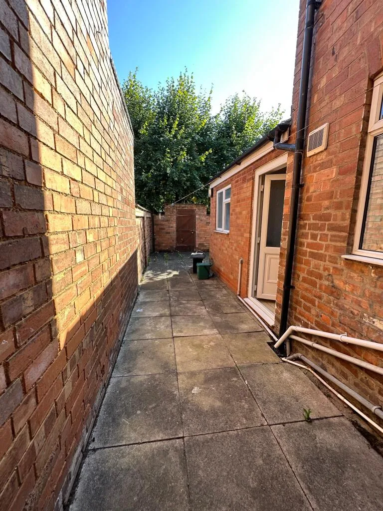 6 bedroom terraced house for rent