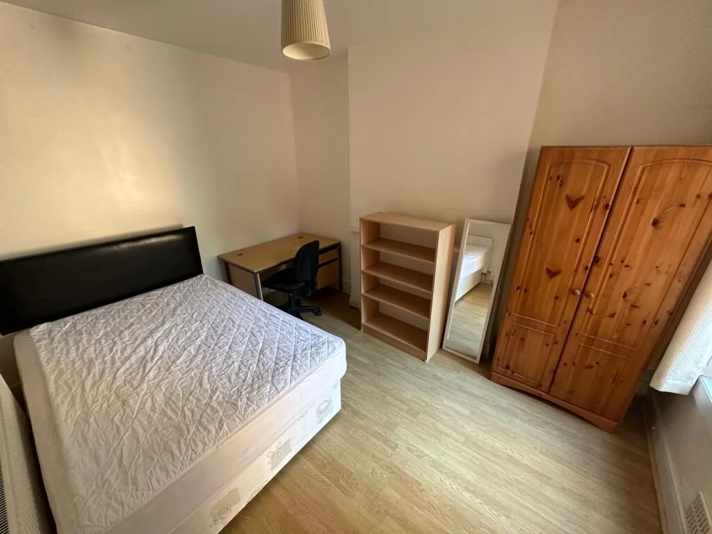 6 bedroom terraced house for rent