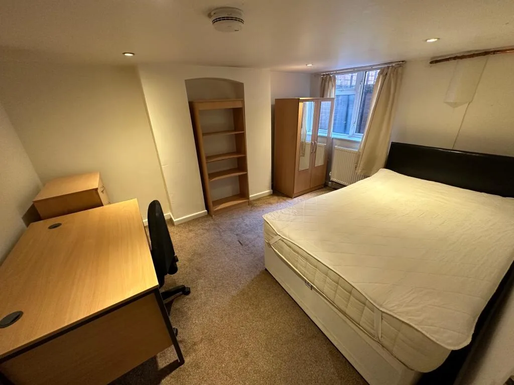 6 bedroom terraced house for rent