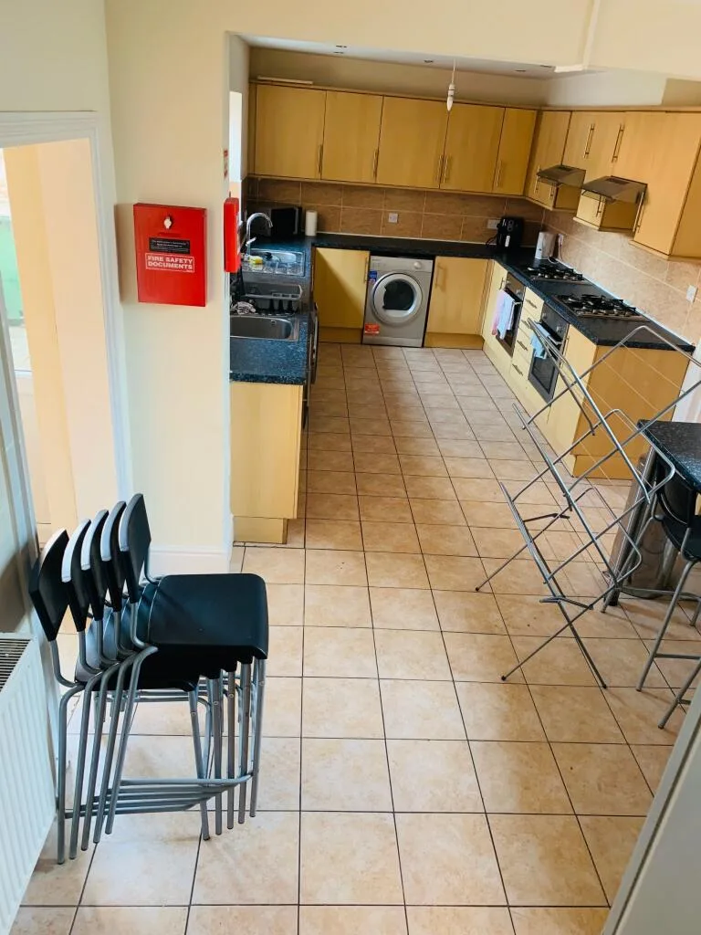 7 bedroom terraced house for rent