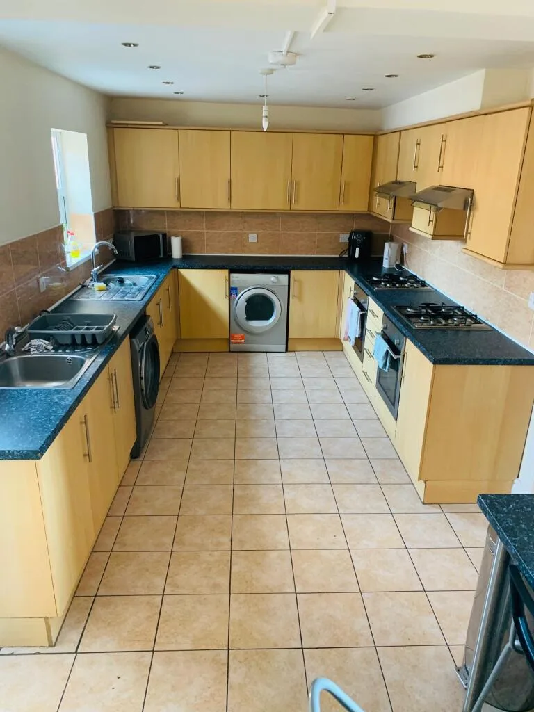7 bedroom terraced house for rent