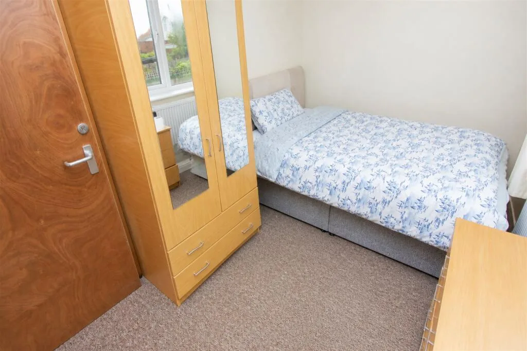 6 bedroom house for rent