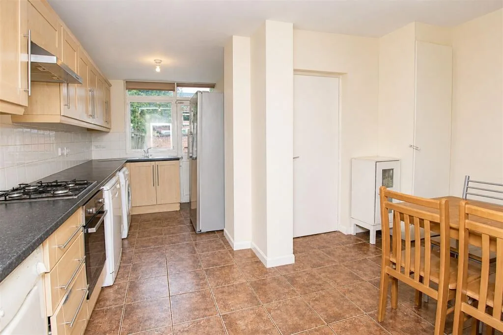 6 bedroom house for rent