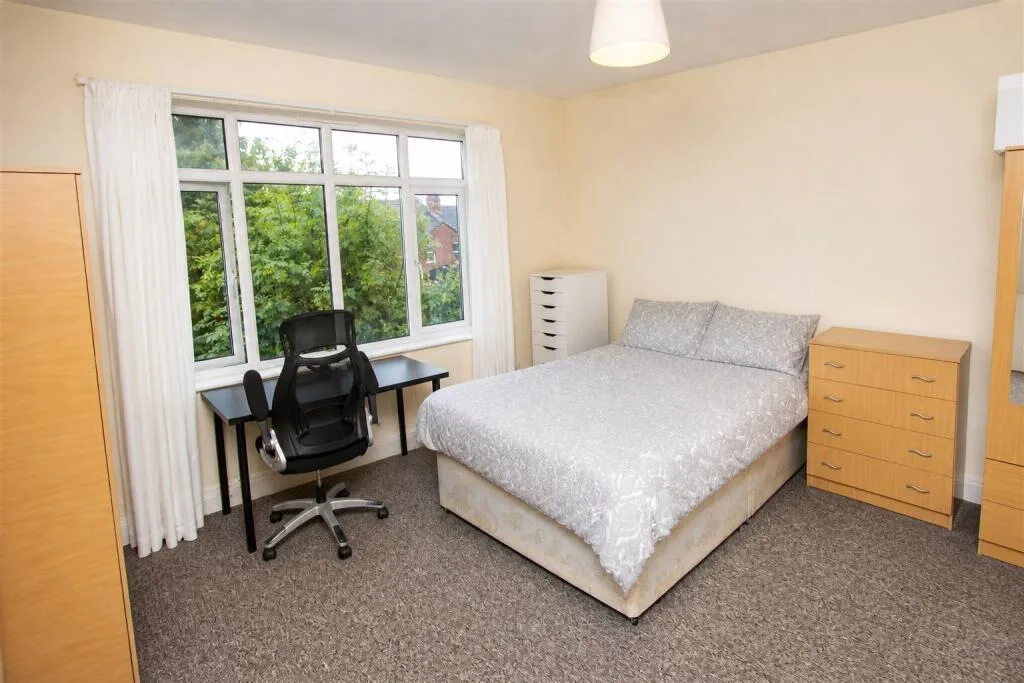 6 bedroom house for rent