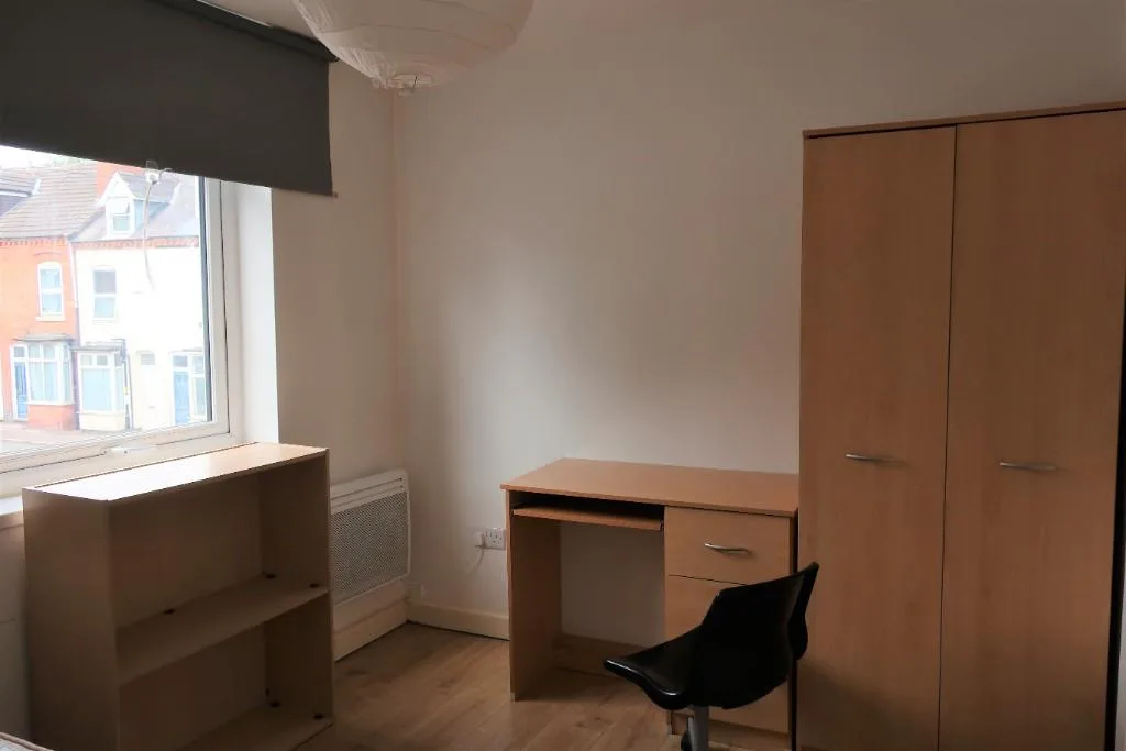 6 bedroom terraced house for rent