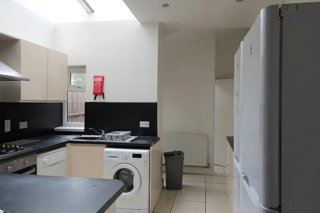6 bedroom terraced house for rent