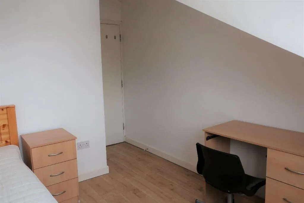 6 bedroom terraced house for rent