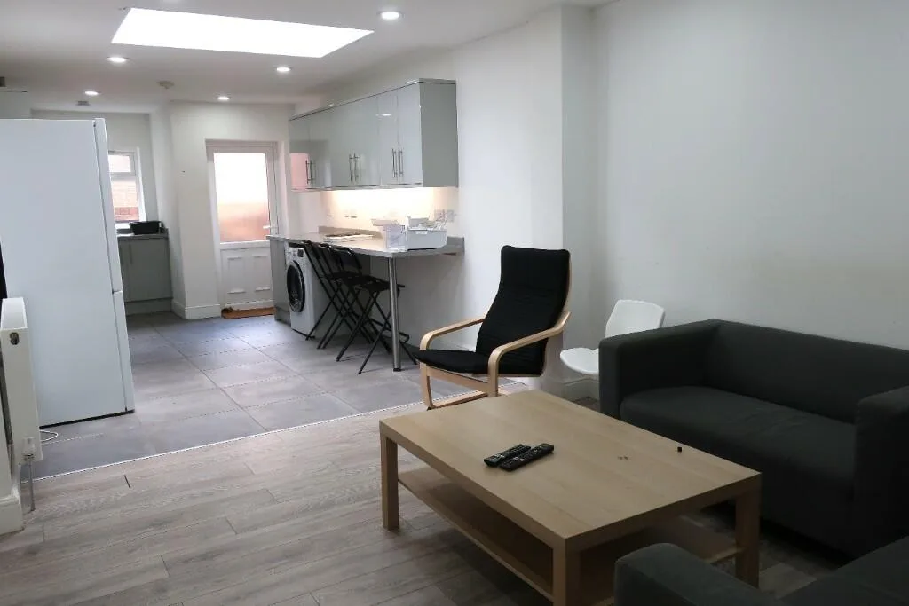 5 bedroom terraced house for rent