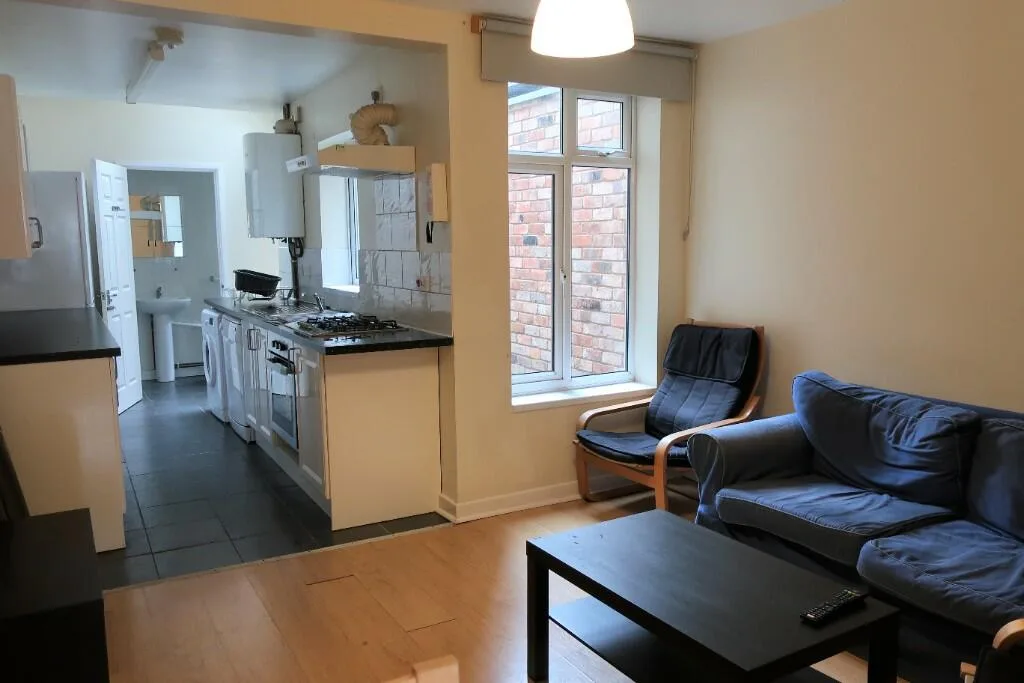 5 bedroom terraced house for rent