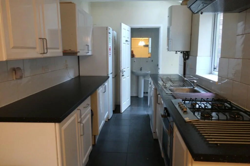 5 bedroom terraced house for rent