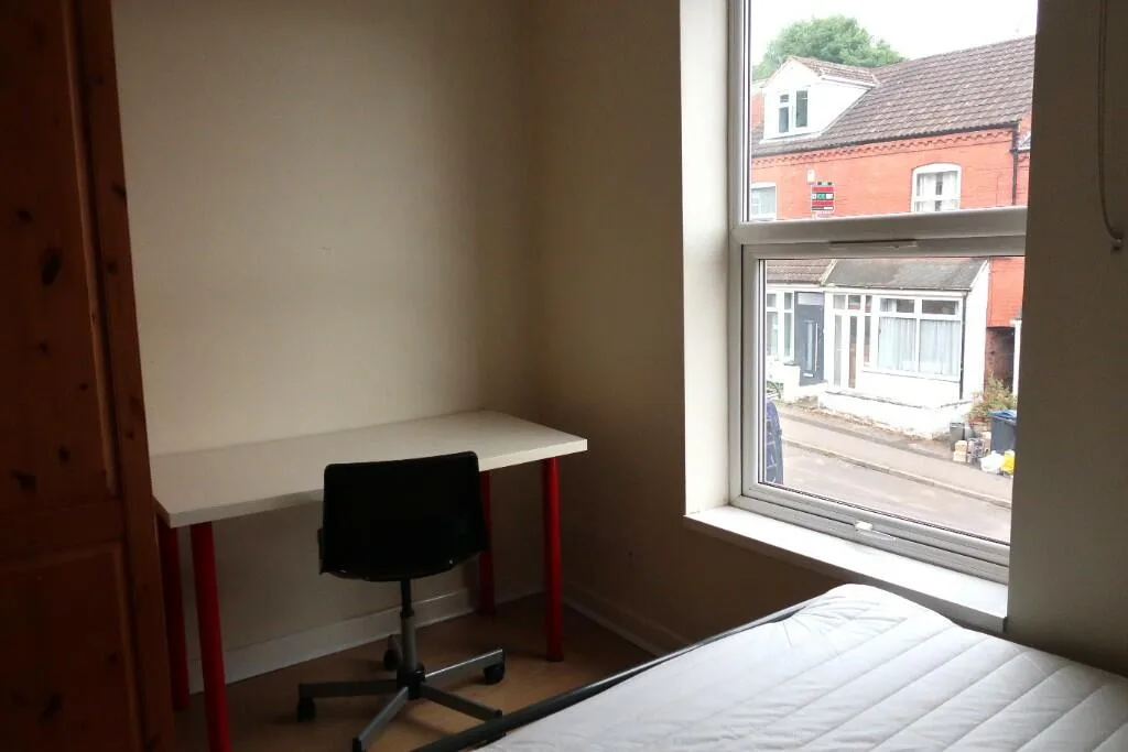5 bedroom terraced house for rent