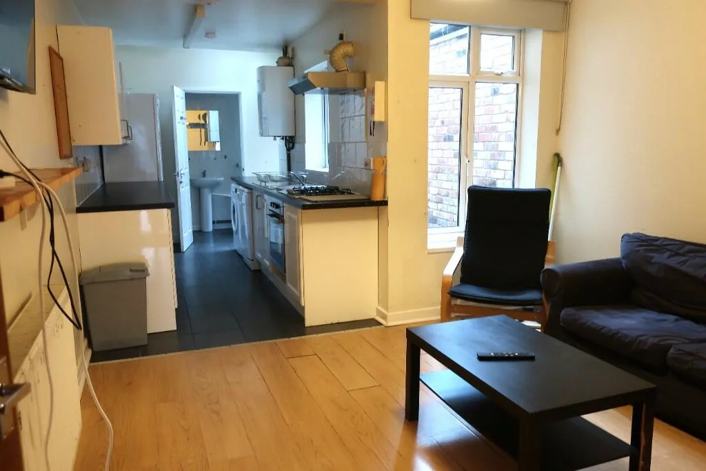 5 bedroom terraced house for rent