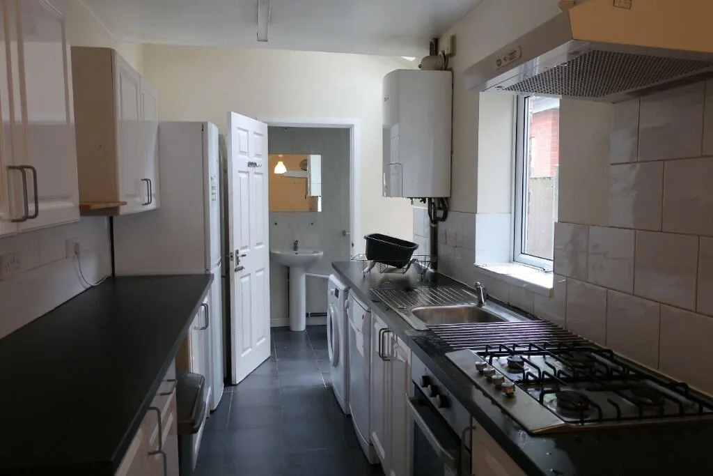 5 bedroom terraced house for rent