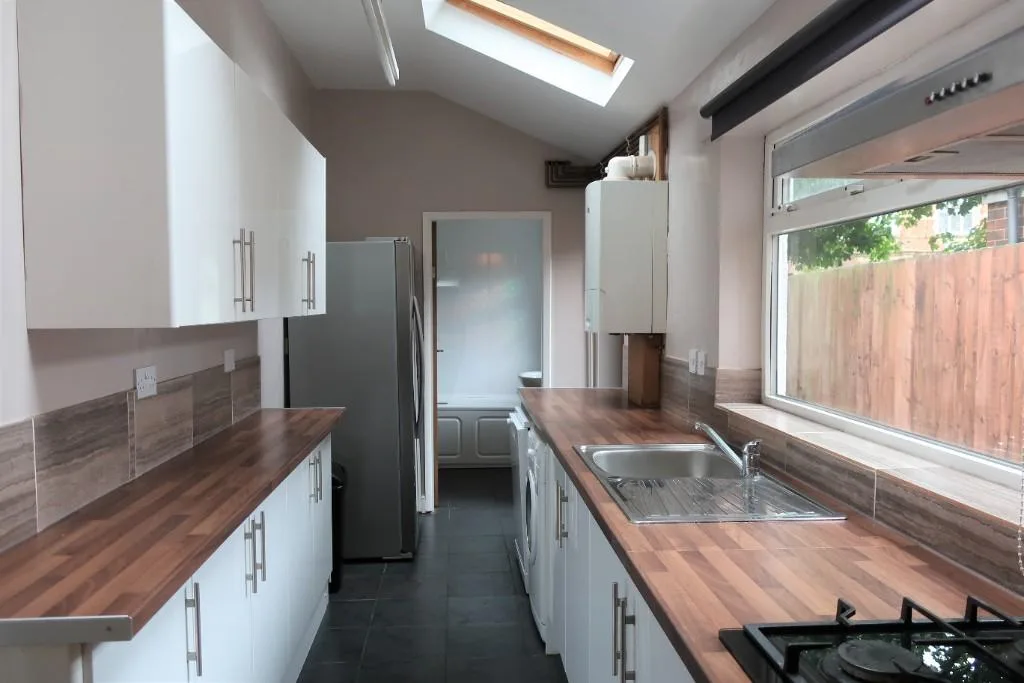 5 bedroom terraced house for rent