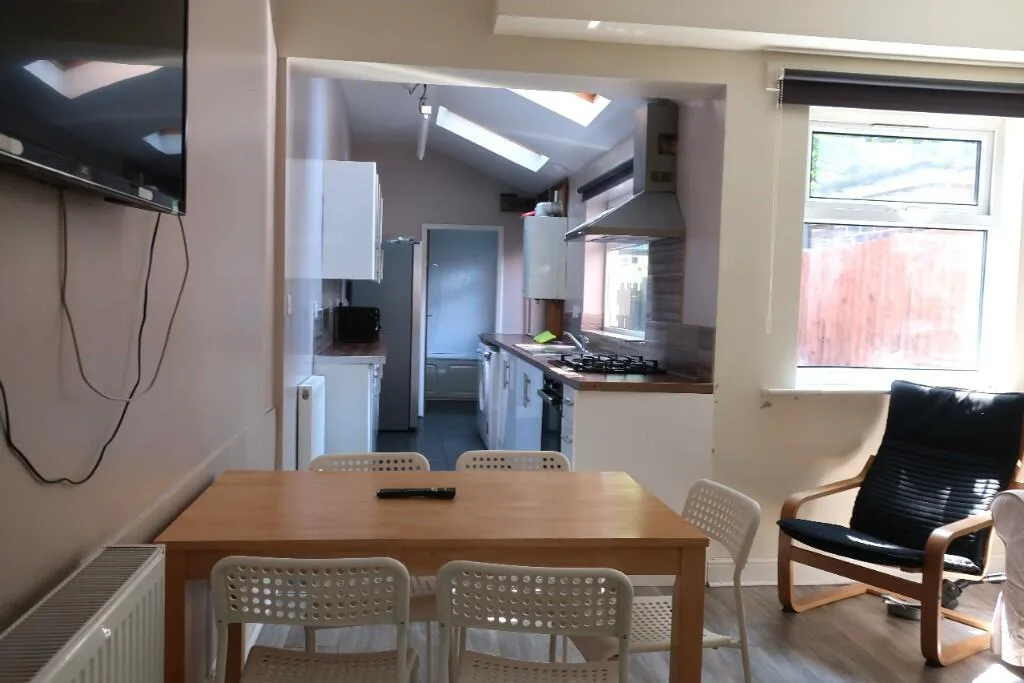 5 bedroom terraced house for rent