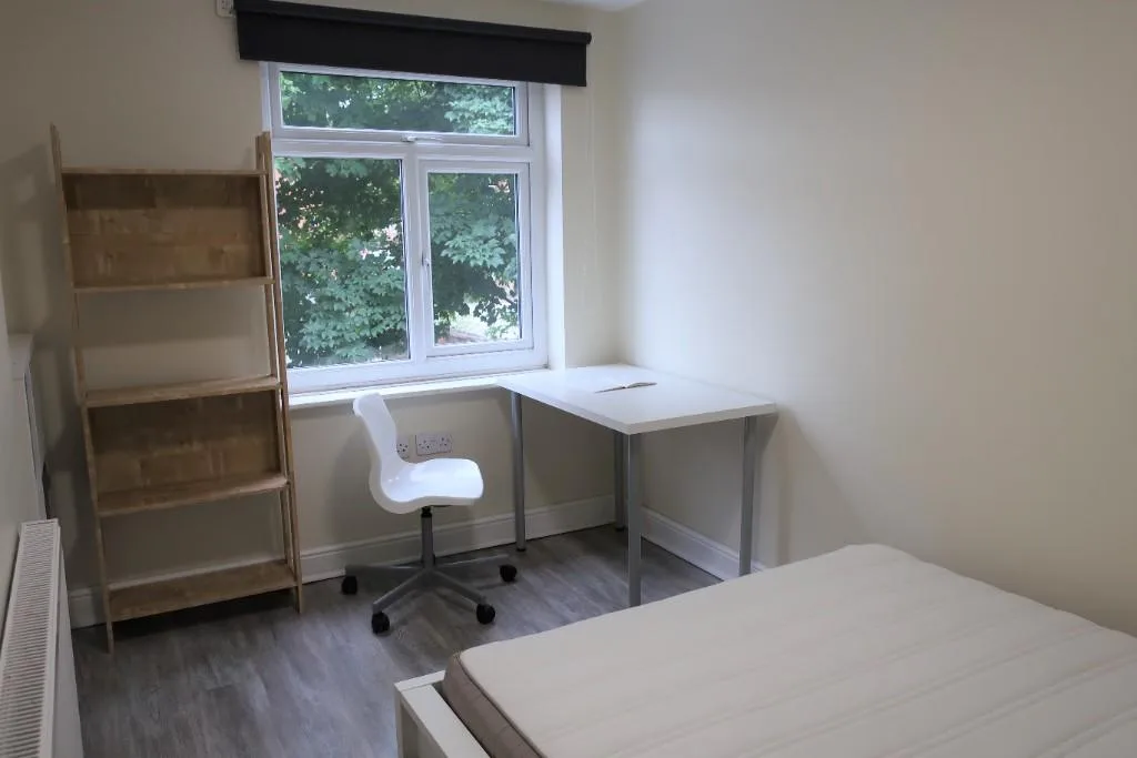 5 bedroom terraced house for rent