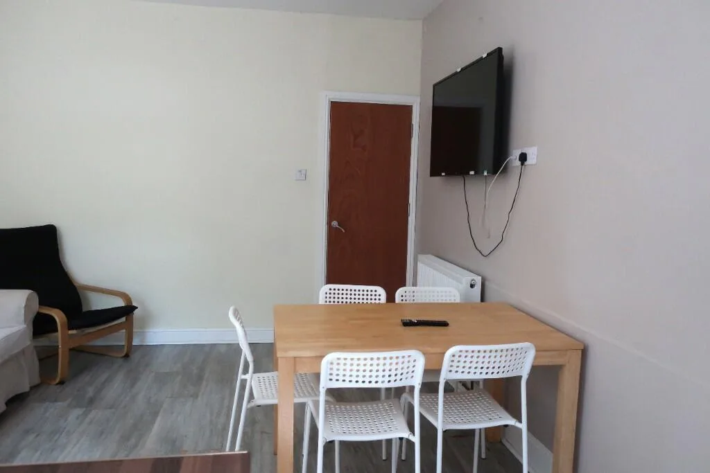 5 bedroom terraced house for rent