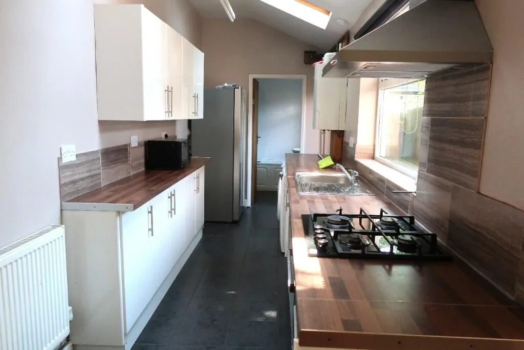 5 bedroom terraced house for rent