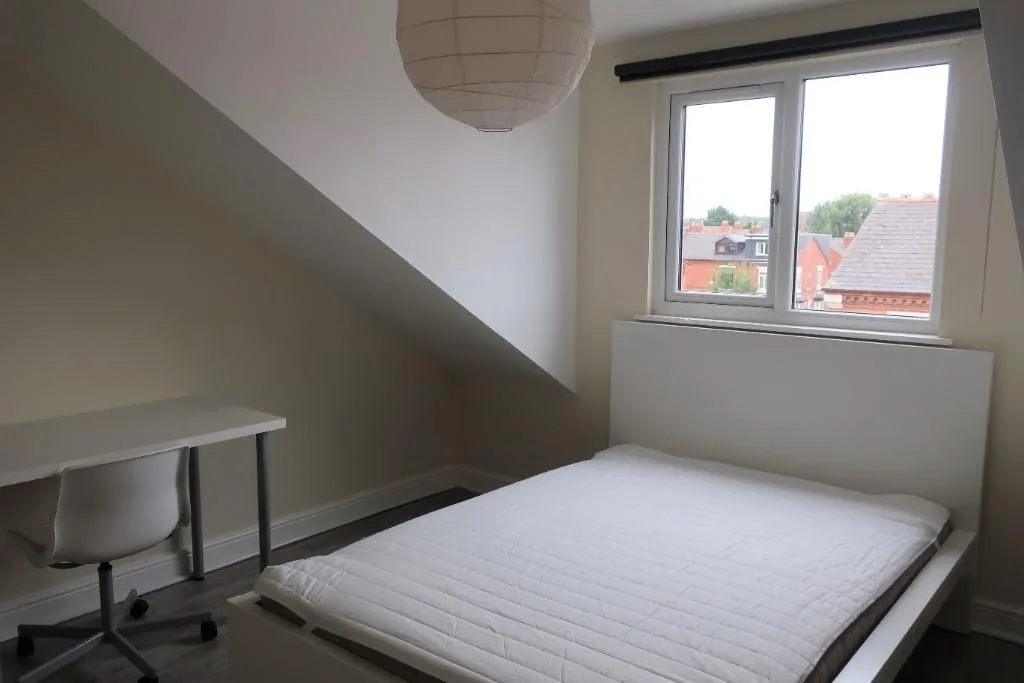 5 bedroom terraced house for rent