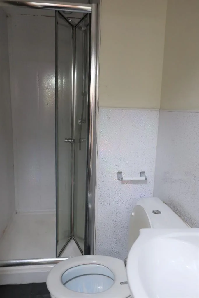 5 bedroom terraced house for rent