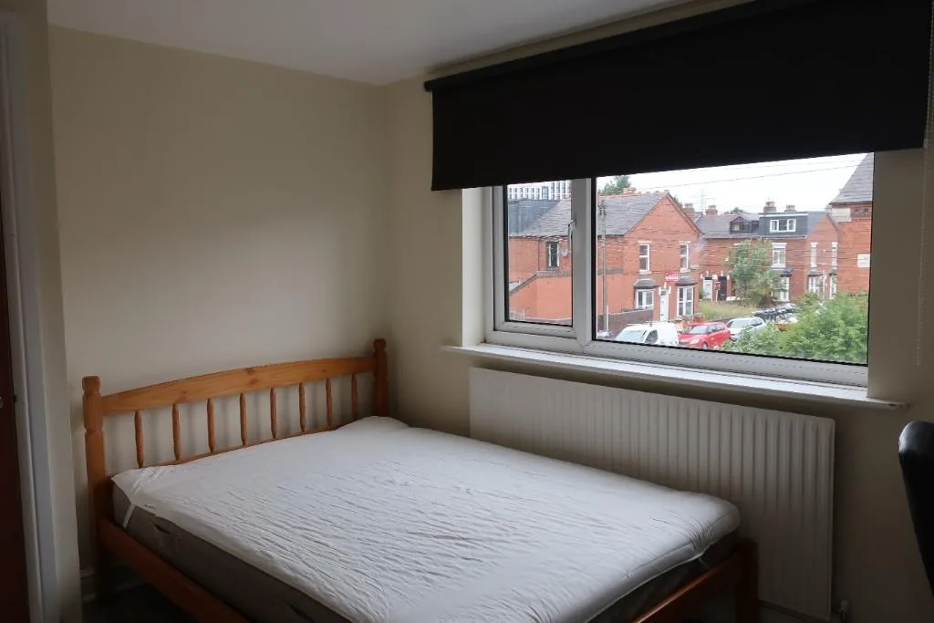 5 bedroom terraced house for rent