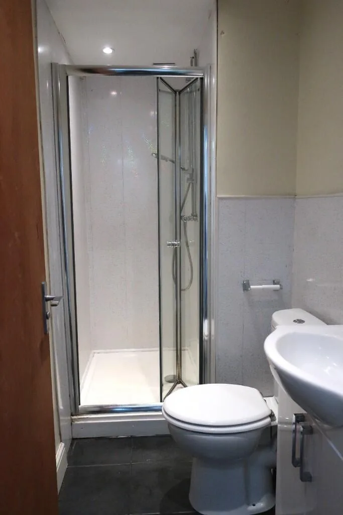 5 bedroom terraced house for rent
