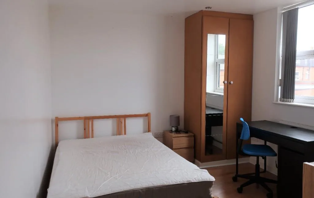 6 bedroom terraced house for rent