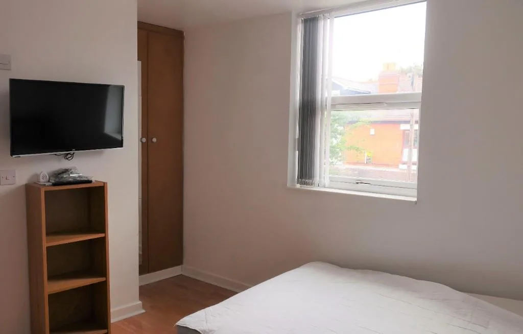 6 bedroom terraced house for rent